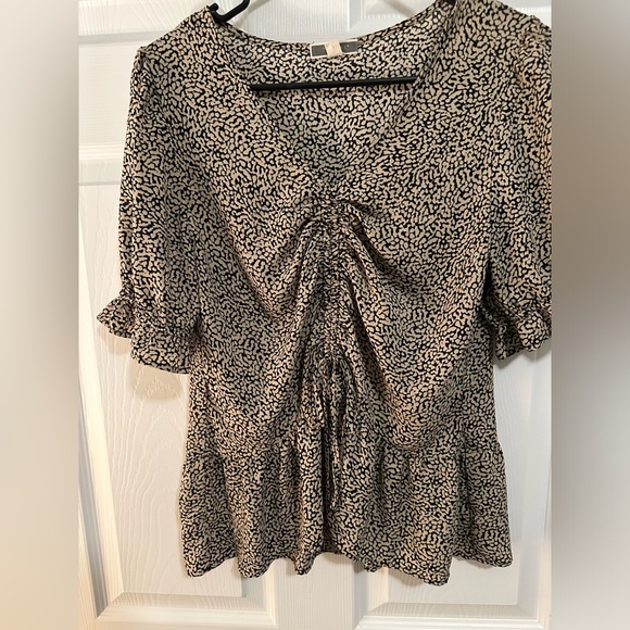 Pleione 🌼preloved short sleeve top - Picture 3 of 6